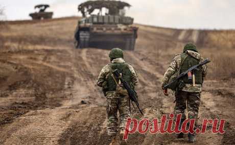 Кабмин утвердил выплаты военным за ранения в зависимости от их тяжести. Военные будут получать при тяжелом ранении единовременную выплату в размере 3 млн руб., легком — 1 млн руб., других травмах — 100 тыс. руб. Ввести дифференциацию предложили командиры участвующих в боевых действиях подразделений