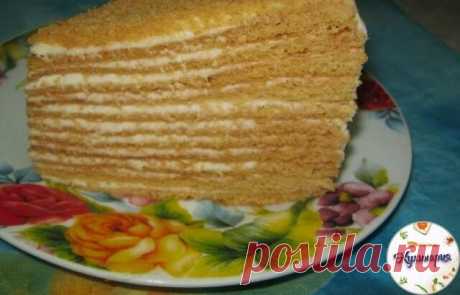 ТОРТ Рыжык. 
3 яйца..
150гр. сливочного масла...
1 стакан сахара...2ч.л.соды...
2 ст.л.мёду..
муки 3..4..стакана.тесто должно быть мягким. 
крем: 250 гр. слив.масла...1 стакан сахара..400гр. сметаны(а можно и больше..вкуснее будет;-)-взбить) 
Масло растопить и растереть с сахаром....добавить соду..мёд...вскипятить на огне..постоянно помешивая..пока не станет рыжим...снять с огня..взбить отдельно три яйца и влить в смесь...добовляем три стакана муки...а потом по необходимос...