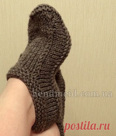ДОМАШНИЕ ТАПОЧКИ ИЗ ТОЛСТОЙ ПРЯЖИ ВЯЗАНЫЕ СПИЦАМИ.МК