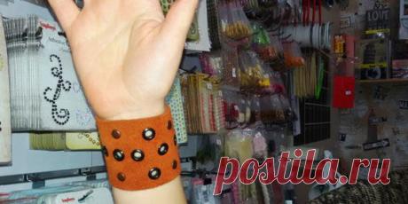 Кусочек замши, клёпки, люверсы и ... замочек для шкатулки - час работы и оригинальный, симпатичный браслетик готов!