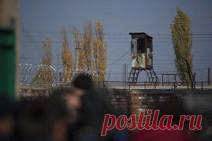 Россиянин напал на полицейского и попал в колонию строгого режима. В Якутии суд приговорил к четырем годам лишения свободы 31-летнего местного жителя за нападение на полицейского. В апреле 2023-го фигуранта арестовали, так как он нарушил административные ограничения, установленные судом. Отмечается, что он ранее был судим за особо тяжкое преступление и за ним установили надзор.