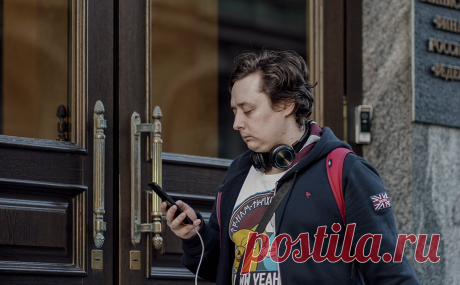 Клиенты «Тинькофф» пожаловались на сбой в приложении при переводе денег. В банке ответили, что активно исправляют «заминку» и что проблема затронула только «небольшую часть» клиентов