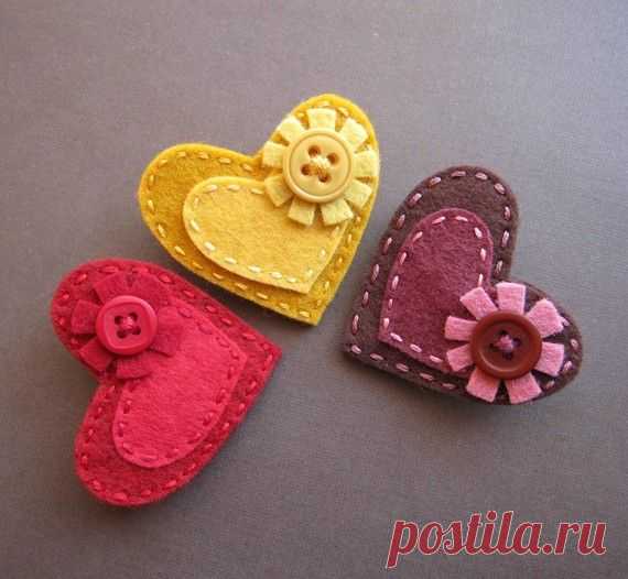Flowering Hearts in Chocolate Raspberry Truffle - felt brooch
