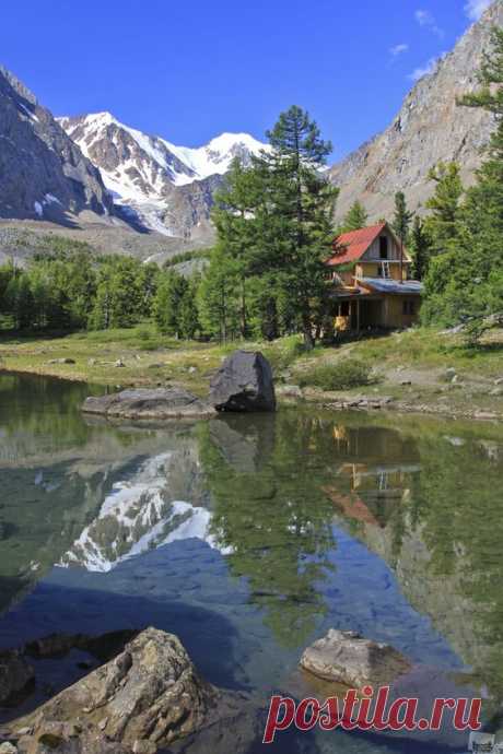 Пользователь 56th Parallel - tours in Russia сохранил этот пин на доску «Everyone`s Creative Travel Spot» 
Aktash village, Ulagan area, Altai, Siberia, Russia.  |  Pinterest