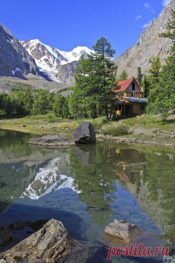 Пользователь 56th Parallel - tours in Russia сохранил этот пин на доску «Everyone`s Creative Travel Spot» 
Aktash village, Ulagan area, Altai, Siberia, Russia.  |  Pinterest
