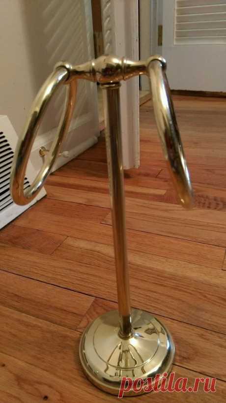 vintage double ring hand towel holder stand Gold Color Metal Finish Bathroom HTF  | eBay Gold color metal finish, metal & plastic base. Rings move/swing back & forth. Can be placed in various places/rooms. Can also be used for other storage purposes. Previously used. Be sure to add me to yourfavorites list ! | eBay!