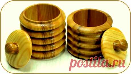 Емкости для сыпучих продуктов своими руками Здравствуйте, уважаемые читатели и самоделкины!Практически у каждого из Вас на кухне имеется различная деревянная посуда.В данной статье Алексей, автор YouTube канала «Aleksey Leontev», расскажет Вам как он изготовил необычные емкости для сыпучих продуктов.Материалы.— Доски из ясеня— Клей Titebond