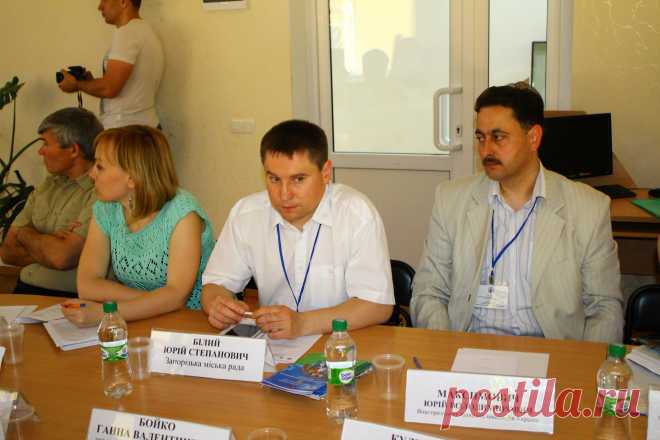 Виступив з питань важливості використання механізмів соціального партнерства в рамках соціального планування у волонтерській діяльності на засіданні «за круглим столом» на тему «Актуальні проблеми соціального планування у волонтерській діяльності»
