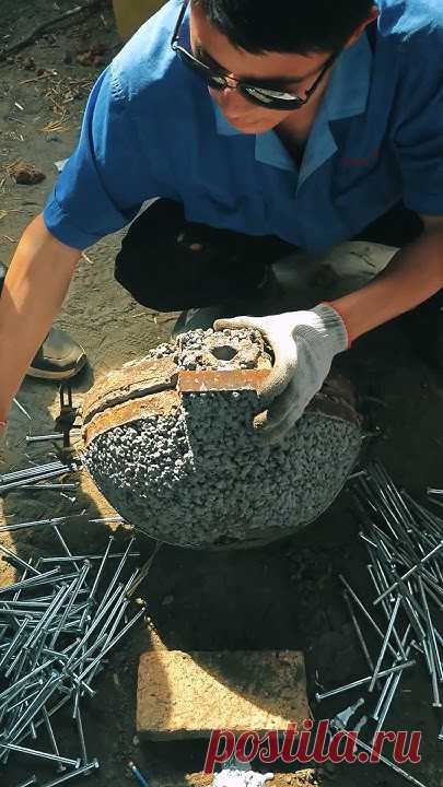 Смотрите любимые видео, слушайте любимые песни, загружайте собственные ролики и делитесь ими с друзьями, близкими и целым миром.