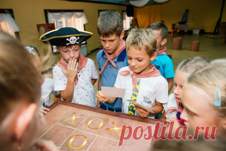 Квест для детей дома 🚩 задания для домашних квестов на День рождения ребёнка ⭐⭐⭐⭐⭐ Квесты для детей дома ✅ В статье рассмотрим весёлые, подвижные, интеллектуальные сценарии квестов для Дня рождения в домашних условиях ⏩ Больше 50 головоломок и квестов для домашнего праздника 🎯 Читайте!
