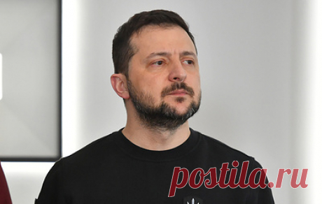 Зеленский пообещал, что скоро между Украиной и Польшей не будет никаких границ. Польский лидер Анджей Дуда ранее наградил Зеленского высшей госнаградой - орденом Белого Орла