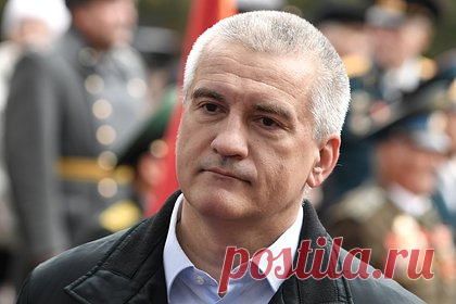 Глава Крыма призвал найти и наказать поющих украинские песни на полуострове. Организаторы и участники публичных мероприятий в Крыму, где распеваются националистические песни и скандируются проукраинские лозунги, понесут наказание. Соответствующие меры предложил глава региона Сергей Аксенов. По его словам, в настоящее время в Сети появляются видео с публичных мероприятий в Крыму.