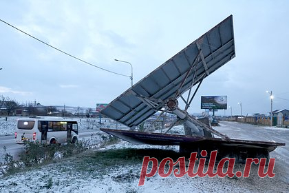 Власти Крыма заявили о небывалом масштабе разрушений после урагана. В Крым ураган принес разрушения небывалого масштаба. Об этом, оценивая ущерб от непогоды, заявил советник главы Крыма Олег Крючков в эфире телеканала «Россия 24», передает ТАСС. По его словам, подобный масштаб природного катаклизма был в 2007 году и носил локальный характер — тогда ураган прошелся только по Керчи.