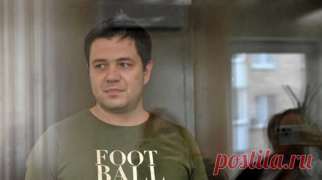 Главреда и сотрудницу Baza доставили в суд