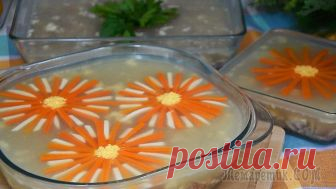 Праздничный холодец из свиных ножек, рульки и курицы Всем привет! Сегодня готовлю праздничный холодец из свиных ножек и рульки. Простой рецепт домашнего холодца без желатина.ИНГРЕДИЕНТЫ Свиная голень - 1 шт.Свиные ноги - 2 шт.Куриное бедро - 4 шт.Морков...