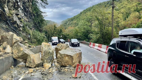 В Турции от камнепада пострадали двое россиян. В популярном среди туристов каньоне Саклыкент в провинции Мугла на юге Турции произошел камнепад, в результате которого пострадали два российских туриста. Об этом сообщает местный новостной портал Mugla gazetesi. По данным портала, после ...