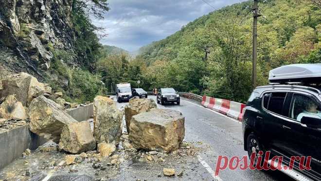 В Турции от камнепада пострадали двое россиян. В популярном среди туристов каньоне Саклыкент в провинции Мугла на юге Турции произошел камнепад, в результате которого пострадали два российских туриста. Об этом сообщает местный новостной портал Mugla gazetesi. По данным портала, после ...