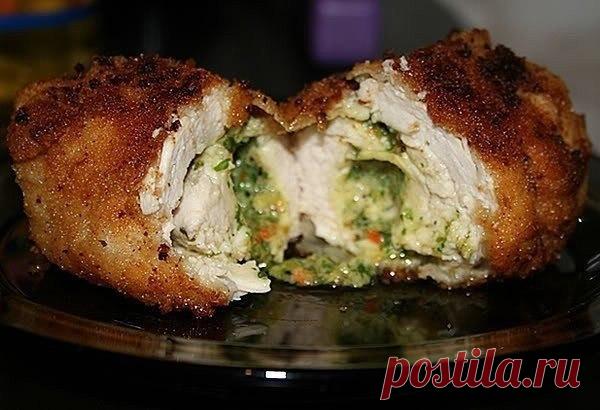 Котлеты по-киевски с ароматной и сочной начинкой. Безумно вкусно! Готовить несложно и быстро!