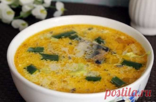 Суп с сайрой Вкусный суп с сайрой, приготовленный в домашних условиях, понравится всем любителям рыбных супчиков! Такой суп можно сделать на скорую руку, когда совсем нет времени на готовку. На его приготовление у вас уйдет всего двадцать пять минут, т.к. мы будем добавлять готовые консервы.