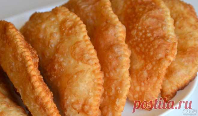 1 ст кипятка, 1 яйцо, 3,5 ст муки и 2 ст л водки для самых вкусных в мире сочных чебуреков 