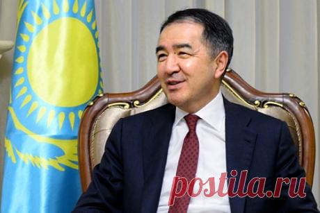 Глава Алма-Аты объяснил неспособность силовиков дать отпор во время беспорядков. Мэр Алма-Аты Бакытжан Сагинтаев объяснил, что силовики в ходе беспорядков были неспособны дать отпор, поскольку были вооружены лишь дубинками и щитами, а оружия при них не было. «Большинство из них вообще без ничего на руках. Применяли шумовые гранаты, чтобы отогнать. Все. Другого на руках у них не было», — отметил он.