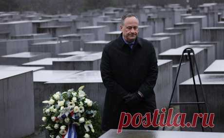 Трамп уволил мужа Камалы Харрис из совета музея Холокоста. Супруга бывшего вице-президента в совет музея Холокоста назначил Байден за три дня до окончания своего срока. Даг Эмхофф — активный противник антисемитизма