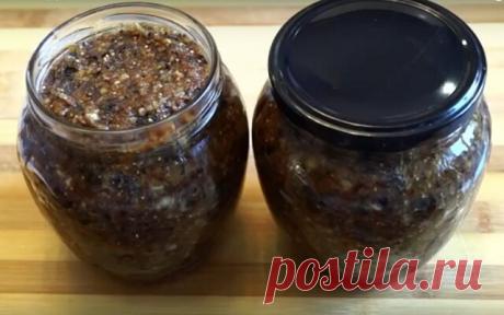 Эта смесь поднимет иммунитет

Представляем вам рецепт уникальной витаминной пасты. Ее нужно давать школьникам и, конечно, есть самостоятельно. Эта смесь содержит невероятно много полезных витаминов и микроэлементов, поэтому она полезна для каждого. Вам обязательно стоит ее приготовить. 

Витаминная-бомба 

Ингредиенты 

200 грамм кураги 
200 грамм темного изюма 
200 грамм чернослива 
200 грамм грецкого ореха 
200 грамм инжира 
200 грамм меда 
1 лимон 

Приготовление 

Лимо...