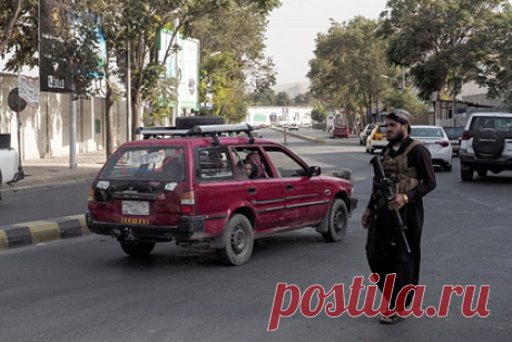 «Талибан» разослал письма с угрозами работавшим на Британию афганцам. «Талибан» рассылает письма с угрозами афганцам, работавшим на Британию, и требует, чтобы они явились в организованные боевиками суды. Талибы прикрепляют записки с угрозами к дверям и обещают казнить тех, кто не подчинится. По данным Daily Mail, письма — традиционный афганский метод устрашения.