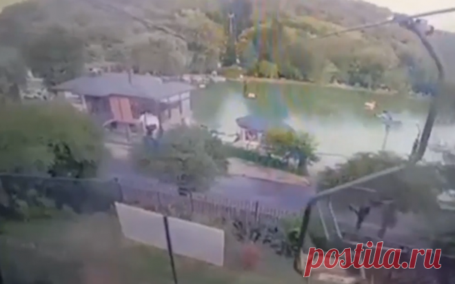 Момент обрыва канатной дороги в Нальчике попал на видео. Момент обрыва канатной дороги в курортной зоне Нальчика попал на видео.