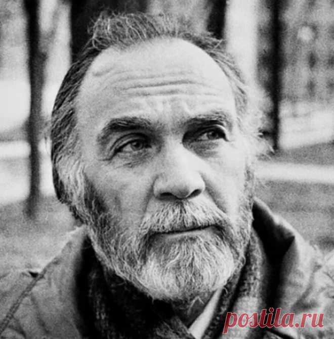 Заманский продал своё имущество в Москве и переехал в пристройку, бывшую баню, под Муромом.

В феврале этого года Владимиру Петровичу Заманскому исполнилось 98 лет. Вот уже 60 лет он женат на Наталье Климовой, которая некогда сыграла Снежную королеву в одноимённой сказке.

Заманский Владимир Петрович родился 6 февраля 1926 года. Мальчик рано остался сиротой. Его мама погибла во время Великой Отечественной войны, отца не стало ещё раньше. Воспитывала Владимира его тётя. Име...