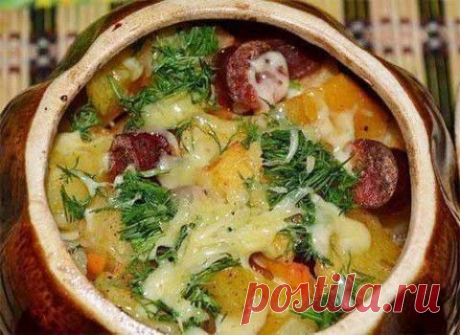 Картофель с охотничьими колбасками в горшочке | Домашняя кулинария