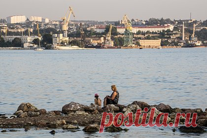 Рабочая группа в парламенте поставила точку в вопросе передачи Крыма УССР. Рабочая группа в крымском парламенте пришла к выводу, что для передачи Крыма из РСФСР в состав УССР в 1954 году не было оснований. Об этом сообщил глава парламента Владимир Константинов, добавив, что в том числе опровергается и версия необходимости передачи для восстановления после Великой Отечественной войны.