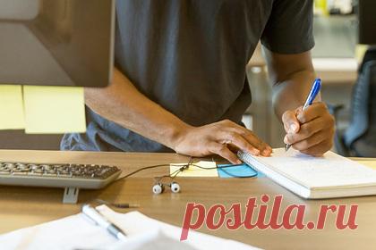 Африканец прикинулся медсестрой из США и обманул россиянина на 100 тысяч рублей. В Подмосковной Балашихе полицейские задержали африканца, обманувшего россиянина на полторы тысячи долларов с помощью сайта знакомств. Гражданин Нигерии создал женский аккаунт и познакомился с россиянином, представившись американской медсестрой, проходящей службу в Сирии.