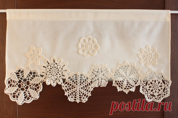Curtain with crochet doilies cafe curtain valance от DecorAnna