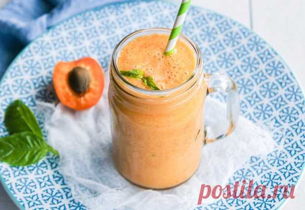 ​Смузи с абрикосом, арбузом и базиликом
