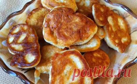 Оладьи по-албански: вкуснейшее блюдо на обед и ужин
Ингредиенты:
куриное филе - 500г
лук репчатый - 3шт.
яйца - 2шт.
майонез - 5ст.л.
крахмал - 5ст.л.
сахар - 0,5ч.л.
соль, перец - по вкусу
растительное масло для жарки