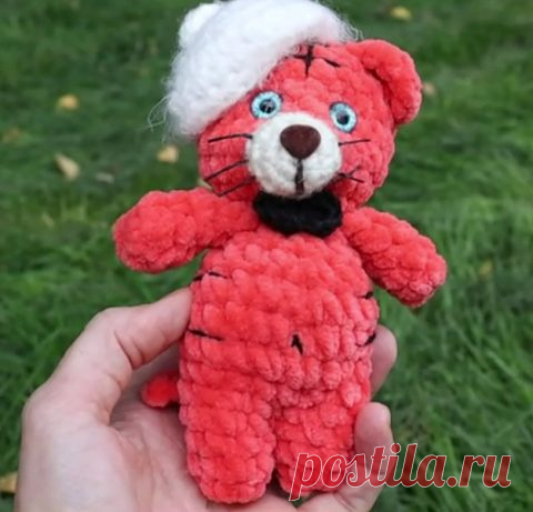 Плюшевый тигр амигуруми связанный крючком, символ 2022 года