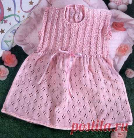 Розовое платье для девочки
Возраст: 9/12 мес.

Материалы: 200 г розовой нити (100 % акрил, 110 м/50 г); атласная тесьма и 3 пуговицы в тон; спицы №3.

Резинка: вязать попеременно 1 лиц. и 1 изн.

Платочная вязка (плат, вязка): лиц. и изн. р. – лиц. п.

Основной узор 1: число петель кратно 10 + 8 + 2 кром. Вязать по схеме 1, на которой приведены лиц. р., изн. р. вязать изн. Связать с 1 -го по 16-й р. и затем повторять с 5-го по 16-й р.

Основной узор 2: число петель кратно ...