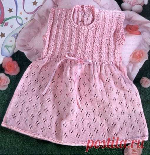 Розовое платье для девочки
Возраст: 9/12 мес.

Материалы: 200 г розовой нити (100 % акрил, 110 м/50 г); атласная тесьма и 3 пуговицы в тон; спицы №3.

Резинка: вязать попеременно 1 лиц. и 1 изн.

Платочная вязка (плат, вязка): лиц. и изн. р. – лиц. п.

Основной узор 1: число петель кратно 10 + 8 + 2 кром. Вязать по схеме 1, на которой приведены лиц. р., изн. р. вязать изн. Связать с 1 -го по 16-й р. и затем повторять с 5-го по 16-й р.

Основной узор 2: число петель кратно ...