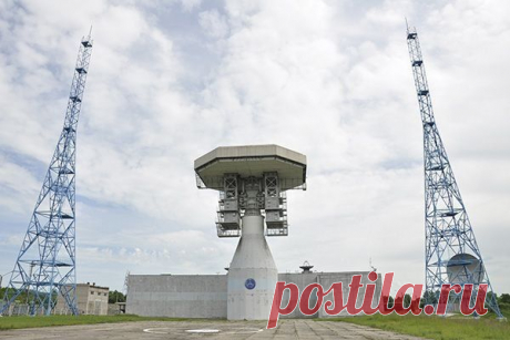 В Карачаево-Черкесии, в окрестностях горы Чапал, на высоте около 2200 метров над уровнем моря, расположился уникальный военный объект - радиооптический комплекс распознавания космических объектов &quot;Крона&quot;. С его помощью российские военные контролируют ближний и дальний космос. Журналист &quot;Российской газеты&quot; побывал в специфической воинской части и узнал, как несут службу охотники за спутниками-шпионами и существует ли НЛО.