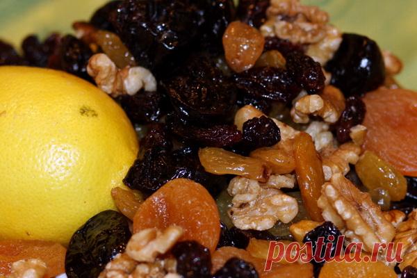 ОБЩЕУКРЕПЛЯЮЩАЯ СМЕСЬ ИЗ СУХОФРУКТОВ