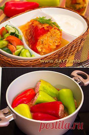 Перец, фаршированный индейкой, тушенный в помидорах