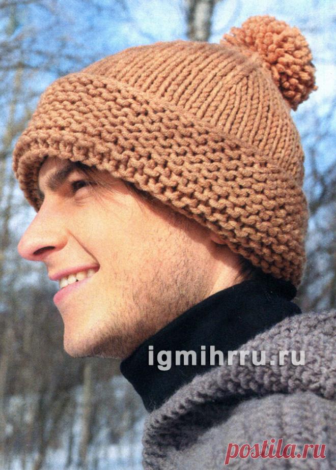 Мужская коричневая шапка с помпоном. Вязание спицами