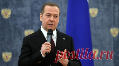 Медведев напомнил: если враг не сдаётся, его уничтожают. Зампред Совбеза России Дмитрий Медведев в поздравлении россиянам с Днём Победы напомнил, что, если враг не сдаётся, его уничтожают. Читать далее