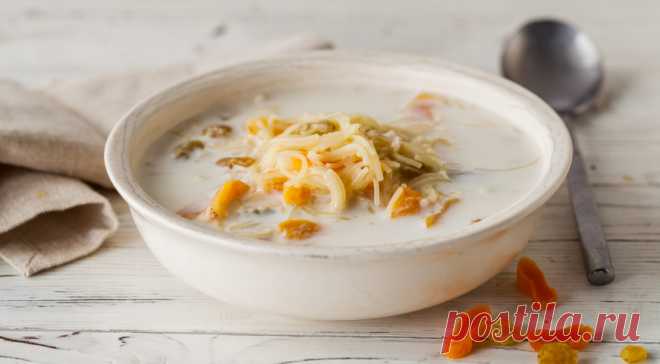 Молочная лапша с изюмом и курагой - ПУТЕШЕСТВУЙ ПО САЙТУ. ИНГРЕДИЕНТЫ 50 г светлого изюма 30 г кураги 1 л молока 1 ч. л. ванильного сахара 1 ст. л. сахара 150-170 г мелкой вермишели молотая корица ПОШАГОВЫЙ РЕЦЕПТ ПРИГОТОВЛЕНИЯ Шаг 1 Изюм и курагу залейте кипятком и оставьте на 30-45 мин. Откиньте на сито, отвар вылейте. Просушите сухофрукты бумажным полотенцем. …