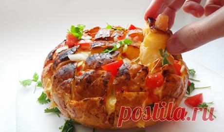 Запеченный хлеб с курицей и чипотле (Mexican Pull Apart Bread)