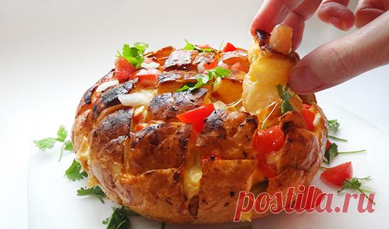 Запеченный хлеб с курицей и чипотле (Mexican Pull Apart Bread)