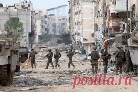 Израиль назвал причину задержания главы больницы «Аш-Шифа» в Газе. Глава больницы «Аш-Шифа» в секторе Газа задержан из-за связей с радикальной палестинской группировкой ХАМАС. Директора медучреждения отправили на допрос в Службу общей безопасности (ШАБАК) после получения доказательств о нахождении на территории больницы командного центра ХАМАС.