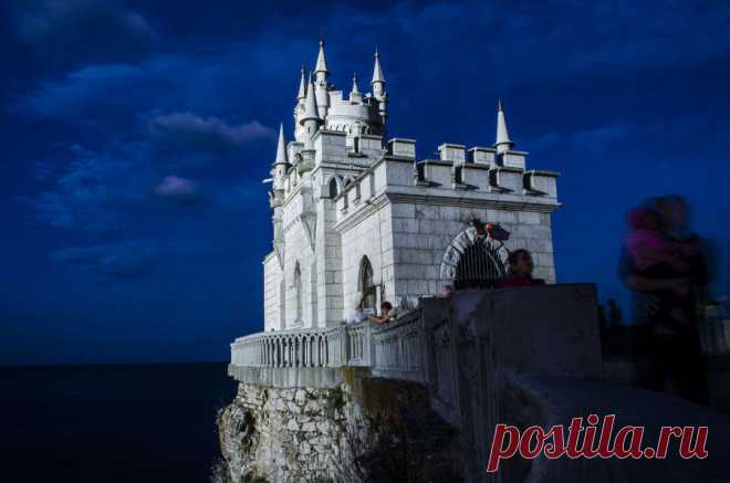 Что посмотреть в Крыму? Ночная Ялта, Ласточкино гнездо, теплое море и горы….
