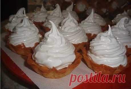 Крем «Мокрое безе» как раз для тех, кто пока не справляется с заварным белковым. — Мир интересного